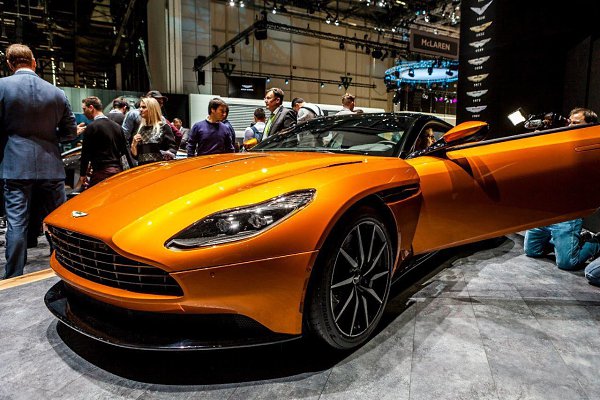 Aston Martin DB11.: 5.2 V12 TwinTurbo : 608 ..  : 700    ... - 7