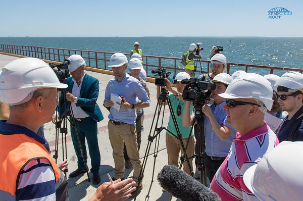 МОЛОДЕЦ, РОССИЯ: иностранные журналисты о строительстве моста в Крым Своими глазами увидеть ...