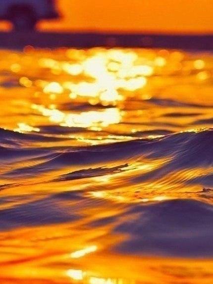 Если бы мой дом стоял на краю света - я бы свесил ноги из окна и любовался закатом. - 6