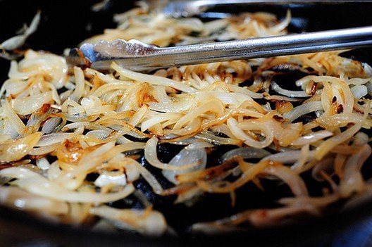 Макароны с сыром, беконом и грибами.Ингредиенты:Грибы - 450 гЛук - 2 шт.Макароны - 700 гМасло ... - 5