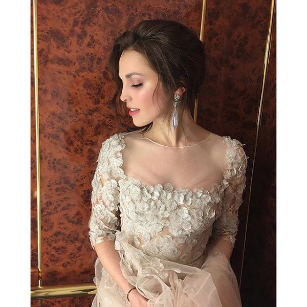Нежность от двух маэстро.Dress @yudashkin_officialpage @valentinyudashkin Jewelry @axenoffjewellery ...