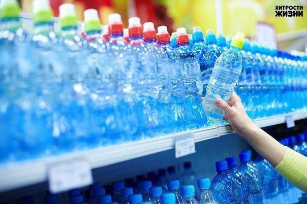 Как производители бутилированной воды обманывают людей. 1. Бутылка воды емкостью 0,5 л стоит в ...