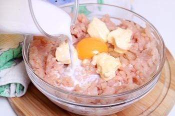 Домашние сосиски из курицы. Согласитесь, сосиски любят все. Но зачастую, при покупке в магазине ... - 4