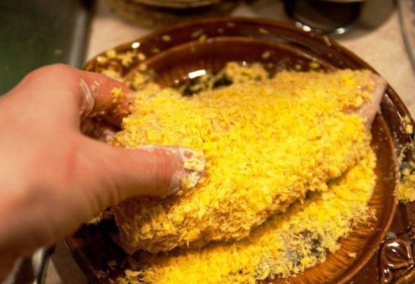 КУРИНАЯ ГРУДКА С СЫРОМ.ИНГРЕДИЕНТЫ: Сыр — 120 Грамм Куриная грудка — 3 Штуки Яйцо — 1 Штука Мука — ... - 5