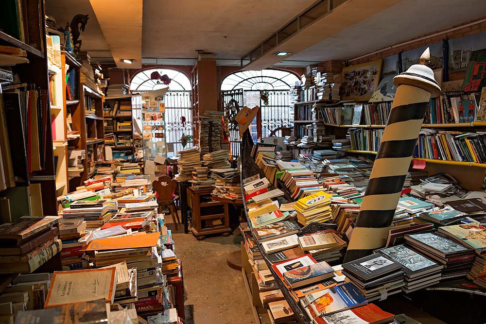 Libreria Acqua Alta     .  Libreria Alta Acqua  ... - 6