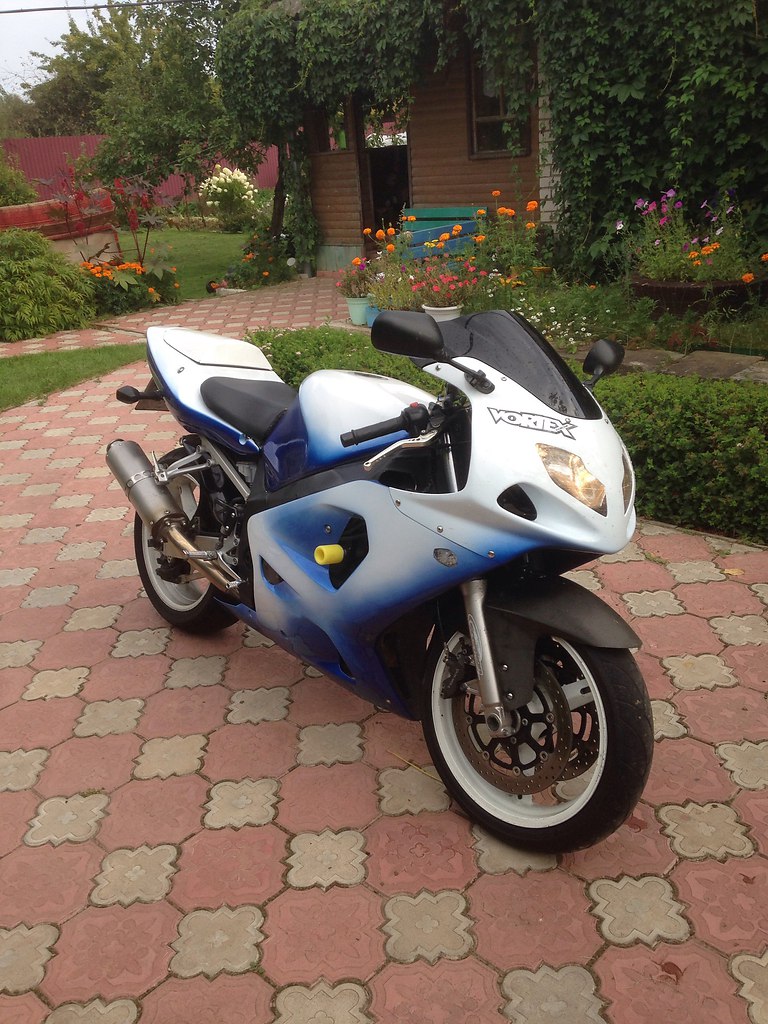  GSX-R 600 2003 .  . 300   . 150   ... - 2