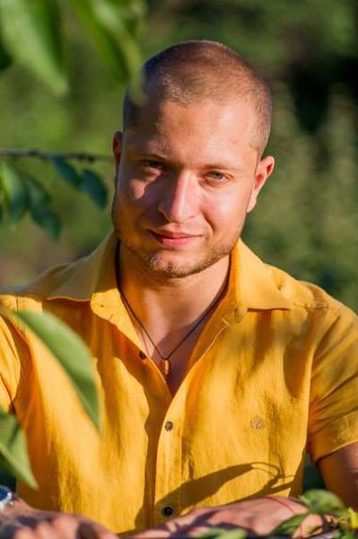 Научи меня жить, по дыханью, по нотам, без суждений и боли, падений и взлетов. и в густой суете ...
