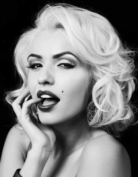 Серьезно задумалась над своим поведением... А не мало ли я себе позволяю?