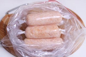 Домашние сосиски из курицы. Согласитесь, сосиски любят все. Но зачастую, при покупке в магазине ... - 7
