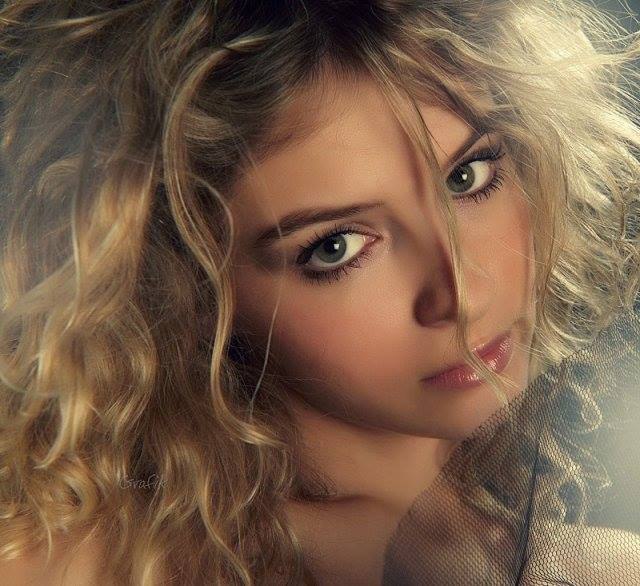 Р. ..Последним взглядом прошлое окину, Я точно знаю, что туда я не вернусь.… Нельзя счастливой быть ...