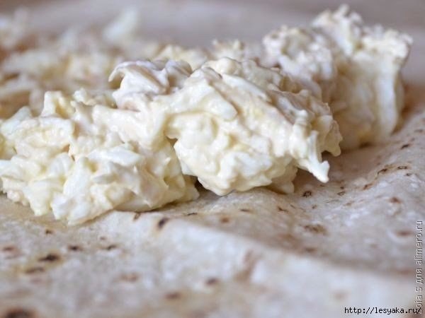 Рулеты из лаваша с курицей и плавленым сырком.Ингредиенты:Лаваш — 2 шт.Куриное филе — 400 гСырок ... - 3
