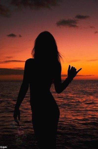 Там будут море, теплый вечер, Песок и пирс на берегу, И ни одной уставшей мысли В мозгу. - 5