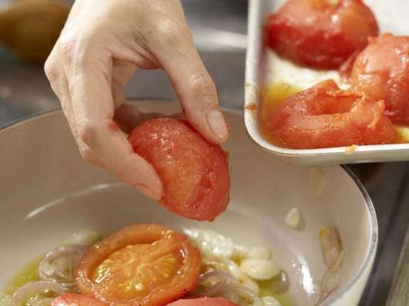 Ракушки в томатном соусе .с анчоусами и майораном 1 кг помидоров 3 ст.л. оливкового масла 2 зубчика ... - 6