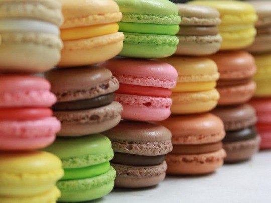 The Difference Between Macarons & Macaroons