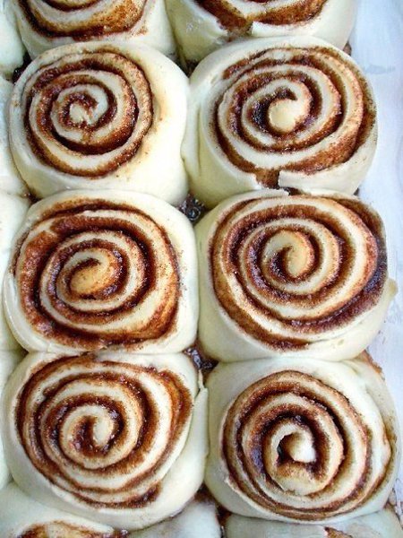 Cinnabon.Ингредиенты: 4 порции— Молоко — 1 стакан— Сахар тростниковый — 1 стакан— Мука ... - 6