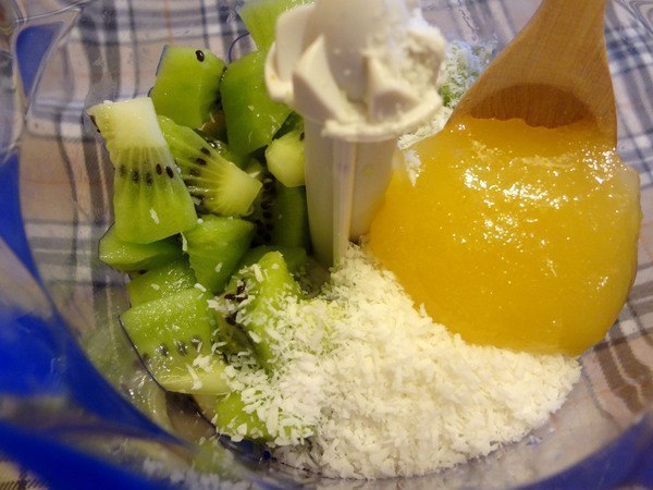 Домашние «Рафаэлло» с киви и орехами. Конфеты могут быть не только вкусными, но и очень полезными — ... - 4