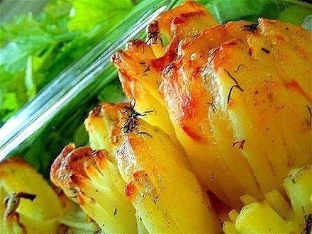 Картофель «Дофинэ».Ингредиенты:- 9 шт. картофеля, средних, одинаковой величины- 9 ч. л. сливочного ...