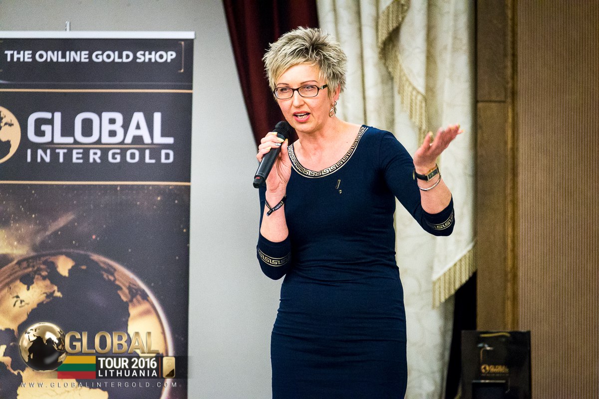 Montell fish. Евро по футболу 14 июня матч зенит-словакия. Литва футбольная форма. Donny montell eurovision 2016. Друскининкай музыкальный сквер.