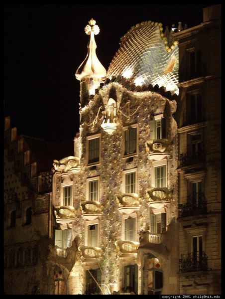 Antoni Gaud.Casa Batlo at night - 4