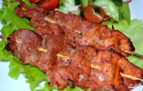 Шашлычки из свинины на шпажках в духовке.Очень простая закуска из мяса придется по душе всем. ...