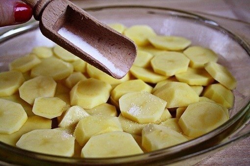 Картофельная тортилья.Ингредиенты:5 картофелин1 ч.л. солимасло4 яйца1/2 ч.л. соли1/4 ч.л. молотого ... - 4