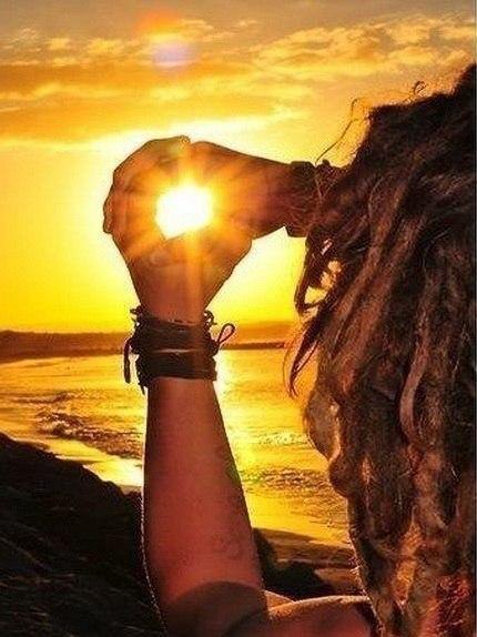 Если бы мой дом стоял на краю света - я бы свесил ноги из окна и любовался закатом. - 4