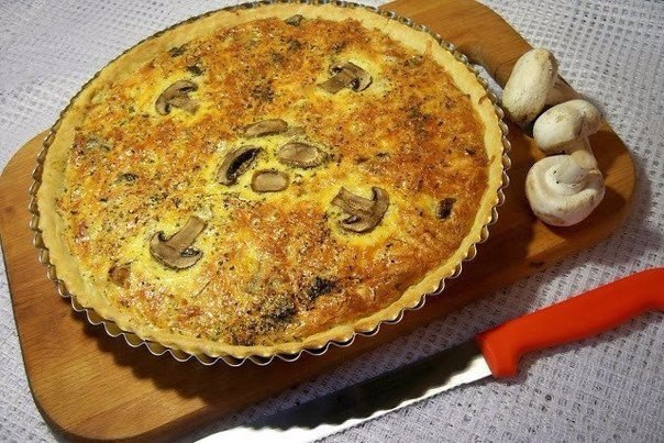 Очень вкусный пирог с курицей и шампиньонами. На 100 гр - 90.36 ккал белки - 9.11 жиры - 3.03 ...