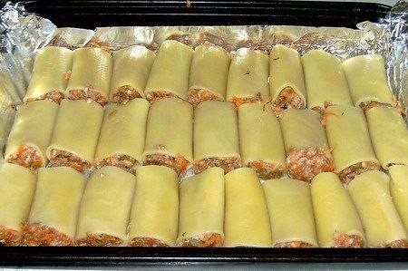 Фаршированные каннеллони, запеченные с сыром.Ингредиенты:— Каннеллони — 1 упаковка (400 грамм);— ... - 6