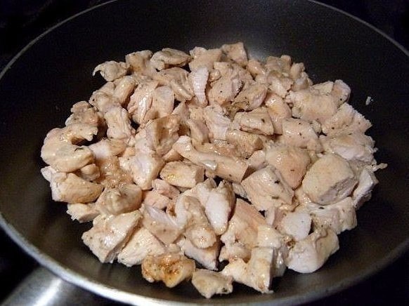Зразы картофельные с курицей.Ингредиенты:400-500 г курицы,5-6 картофелин,150 г ... - 3