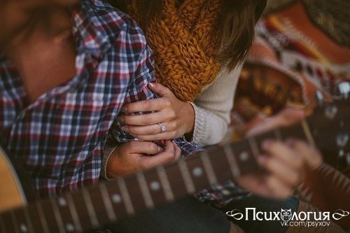 Когда мужчина привязан к одной женщине... Мужчина привязан к одной женщине, а женщина привязана к ...