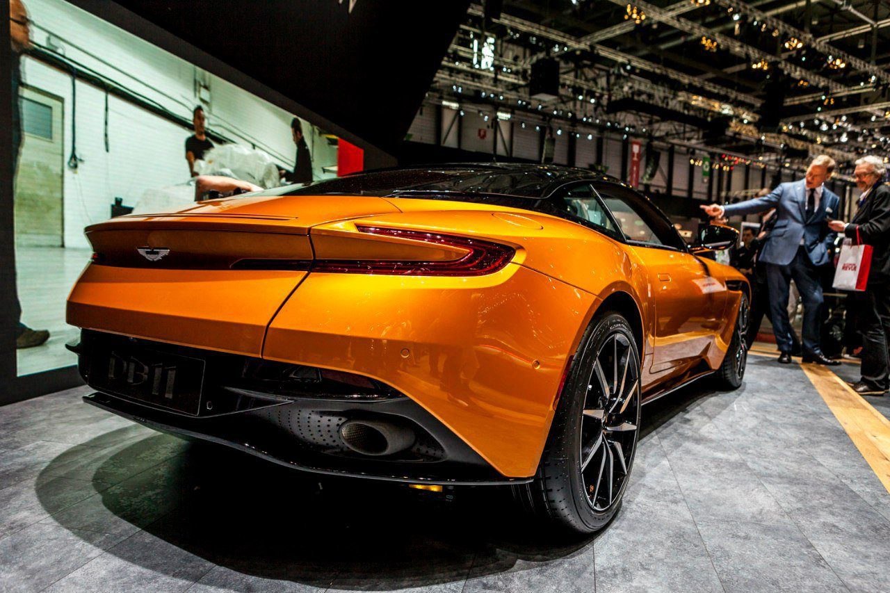 Aston Martin DB11.: 5.2 V12 TwinTurbo : 608 ..  : 700    ... - 8