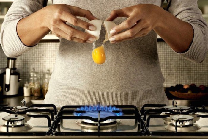 18 кулинарных секретов, которые хозяйки обычно собирают годами! 1. Чтобы яичница была пышной можно ...