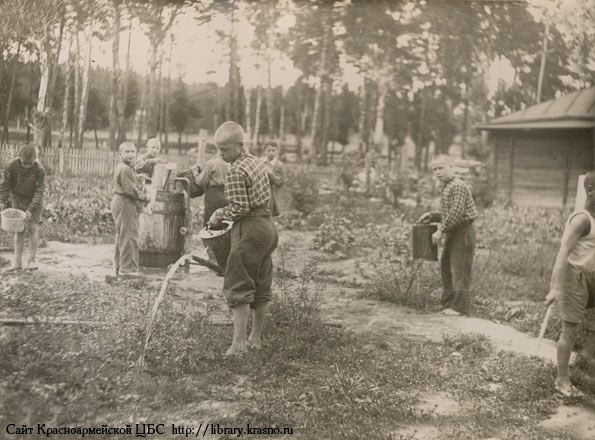 В ссср среди юных натуралистов. Станция юных любителей природы 1918. Сокольники 1918 юные натуралисты. Станция юных натуралистов Сокольники. 1918 Биостанция в Сокольниках.