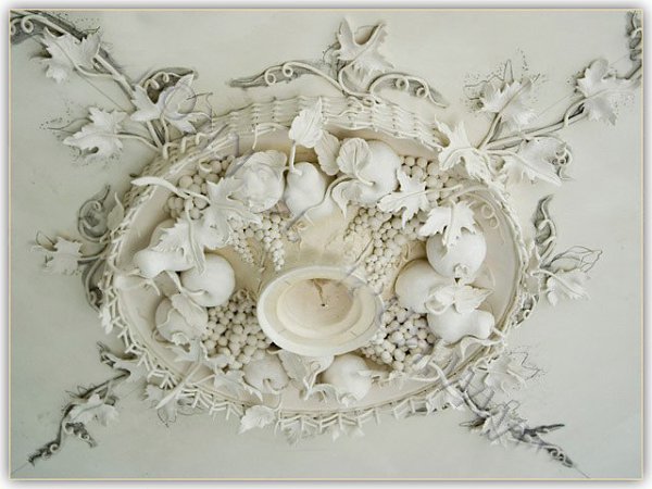 Гипсовые лепные украшения – это классика, которая хорошо смотрится и в современных, и в этнических, ...