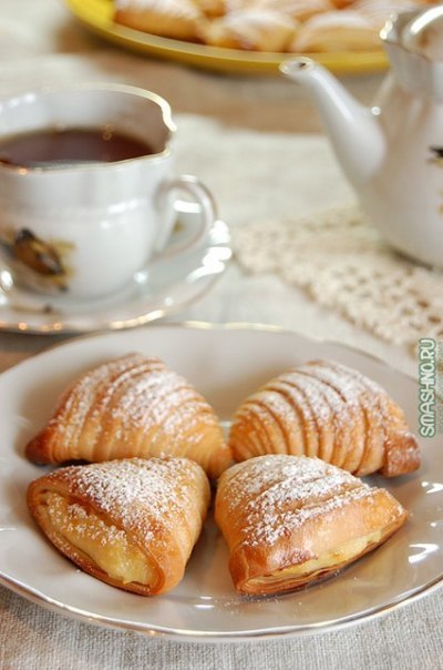   . Sfogliatella napoletana riccia.   .  ... - 9