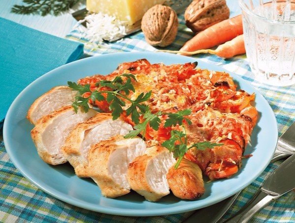 Блюдо для похудения: морковная запеканка с куриным филе.Ингредиенты на одну порцию200 гр моркови 3 ...