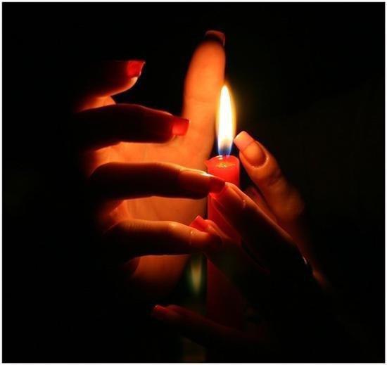Тихо в церковь я зайду. За семью зажгу свечу. Тихо Бога попрошу: ''Береги их, я молю. А за себя я не ...