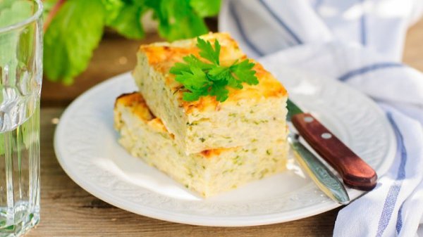Кабачковый омлет. Ингредиенты кабачки 2 штуки молоко 1 стакан яйца 4 штуки мука 1 ч. ложка зубчик ... - 6