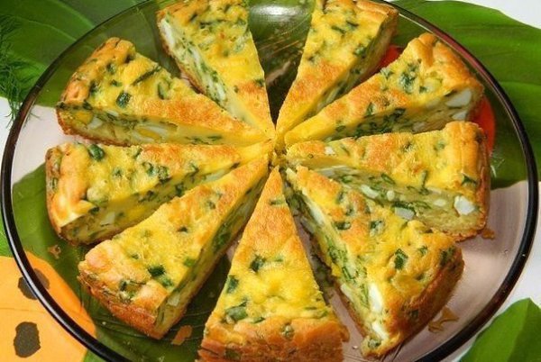Пирог с яйцами и зеленым луком в мультиварке.Для теста:4 яйца;соль;7 ст. л. муки;сода;200 г ...