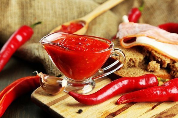 Аджика: 17 рецептов на любой вкус.Рецепт №1 5 кг помидоров, 1 кг сладкого перца, 16 штук горького ...