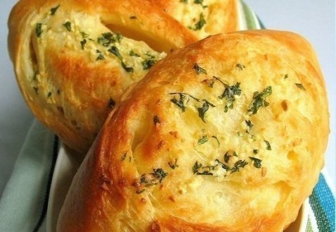 Чесночные пирожки.Ингредиенты мука — 0,5 кгдрожжи — 30 гмолоко (теплое) — 1/4 лсливочное масло или ...