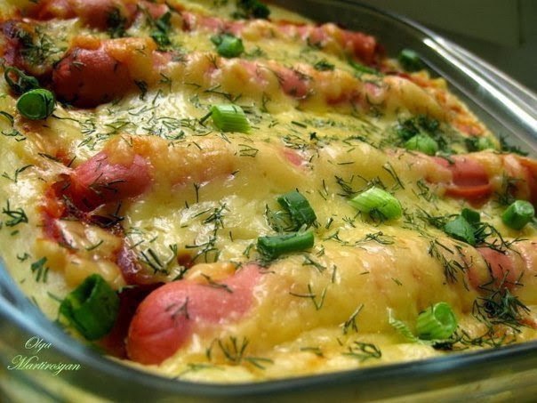 Картофельная запеканка с сосисками и сыром.Ингредиенты: Картофельное пюре 500гр, 1 яйцо, Томатная ...