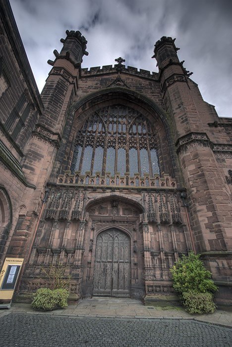   (. Chester Cathedral). ,   , . - 7