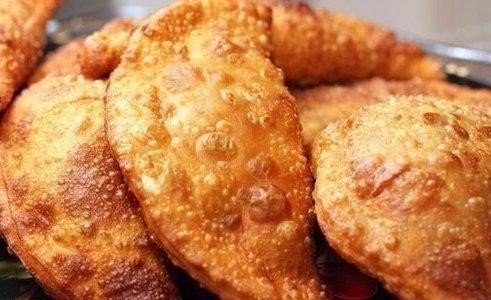 "Чебуреки получаются очень вкусными. Тесто мягкое и хрустящее, а начинка сочная" ...