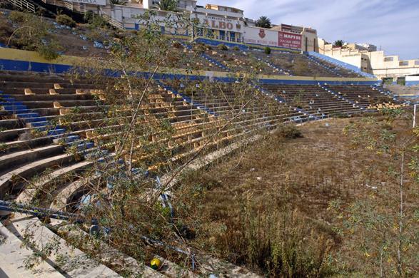 Заброшенный стадион Мальорки. Заброшенный стадион Ревда. Akropolis Вильнюс заброщеный стадион. Заброшенный стадион Содовик.