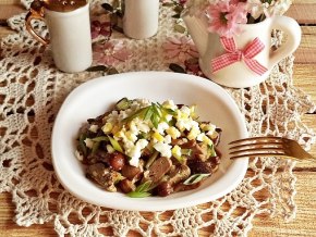 САЛАТ С КУРИНОЙ ПЕЧЕНЬЮ И ГРИБАМИ.Предлагаю вам приготовить вкусный салат с куриной печенью и ...