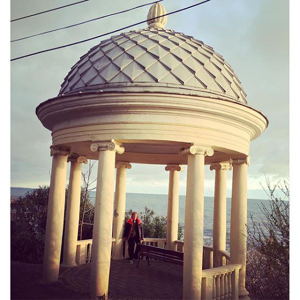 Ротонда из прошлого. Надо бы подремонтировать к сезону...#сочи #sochi #море #родина #ништяк