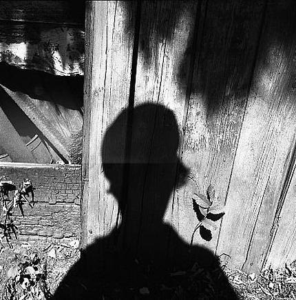 Константин Ваншенкин.МАЛЬЧИШКАОн был грозою нашего района,Мальчишка из соседнего двора,И на него с ...