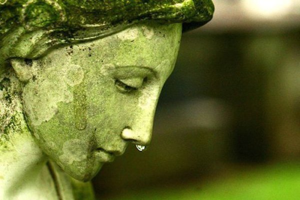 Притча об унынии.Много лет назад Дьявол решил похвастаться и выставил на всеобщее обозрение все ...