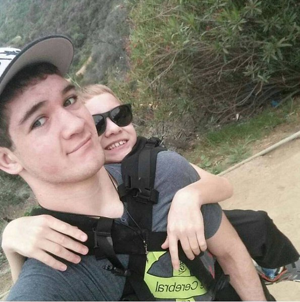 16-летний Хантер Ганде и его младший брат Брейден прошли 178 километров — расстояние от их родного ... - 4